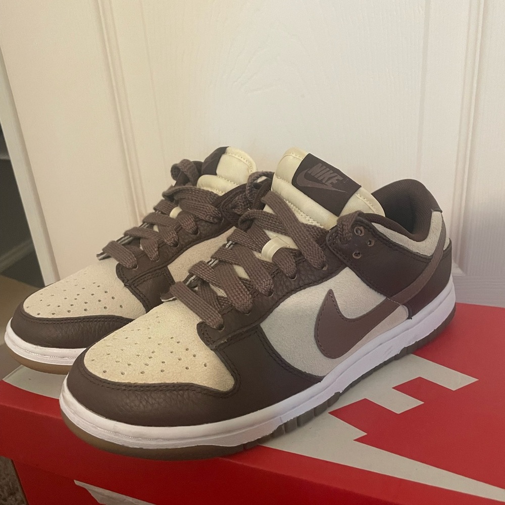 WOMENS NIKE DUNK LOW- coconut milk/plum eclipse